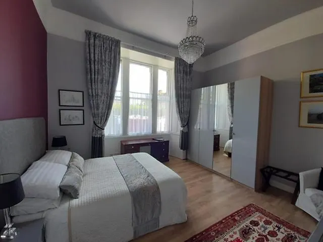 A Two Bedroom Apartment - Victorian Villa At 8 Priestfield Road