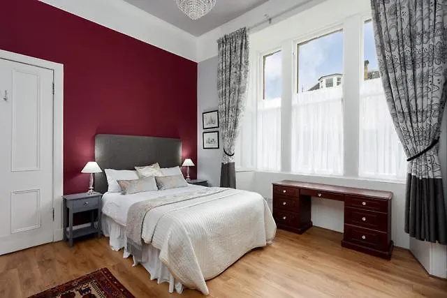 A Two Bedroom Apartment - Victorian Villa At 8 Priestfield Road